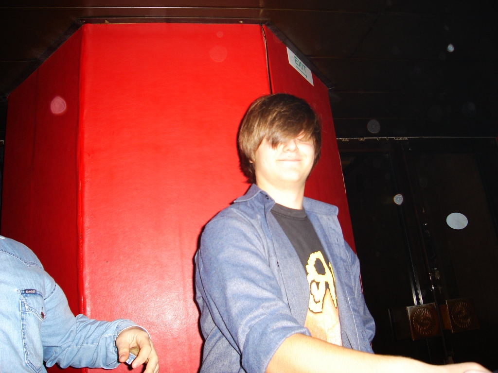 I'm sexy looking like this.See me.=)