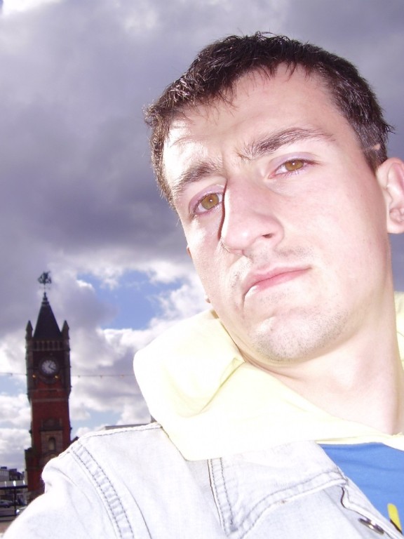 ����� ����