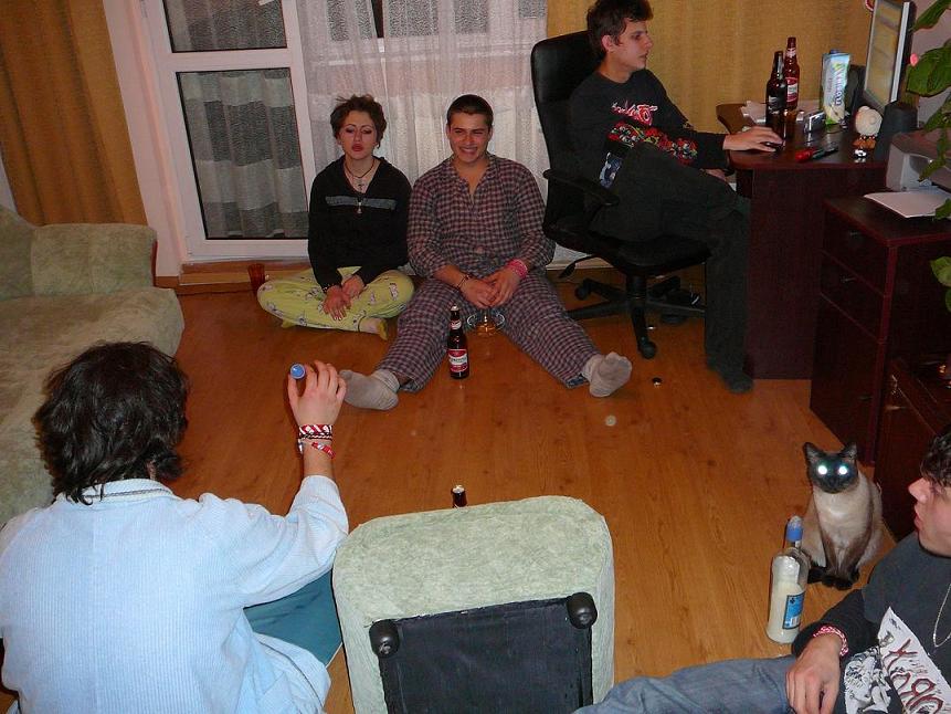 ок де просто исках да намекна че не само аз съм по пижама ок де просто исках да намекна че не само аз съм по пижама