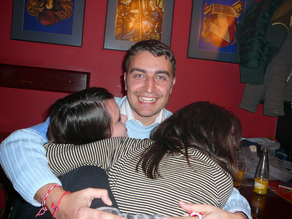 ����� ����