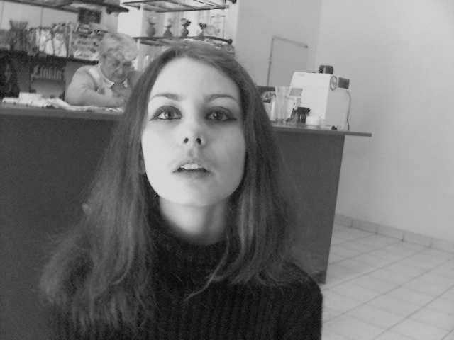 �������